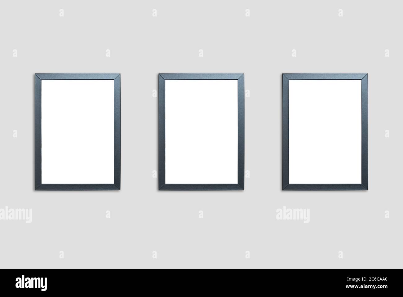 Leere Bilderrahmen an der Wand. Schwarze rechteckige Mockup-Rahmen für Ihre Präsentation Stockfoto