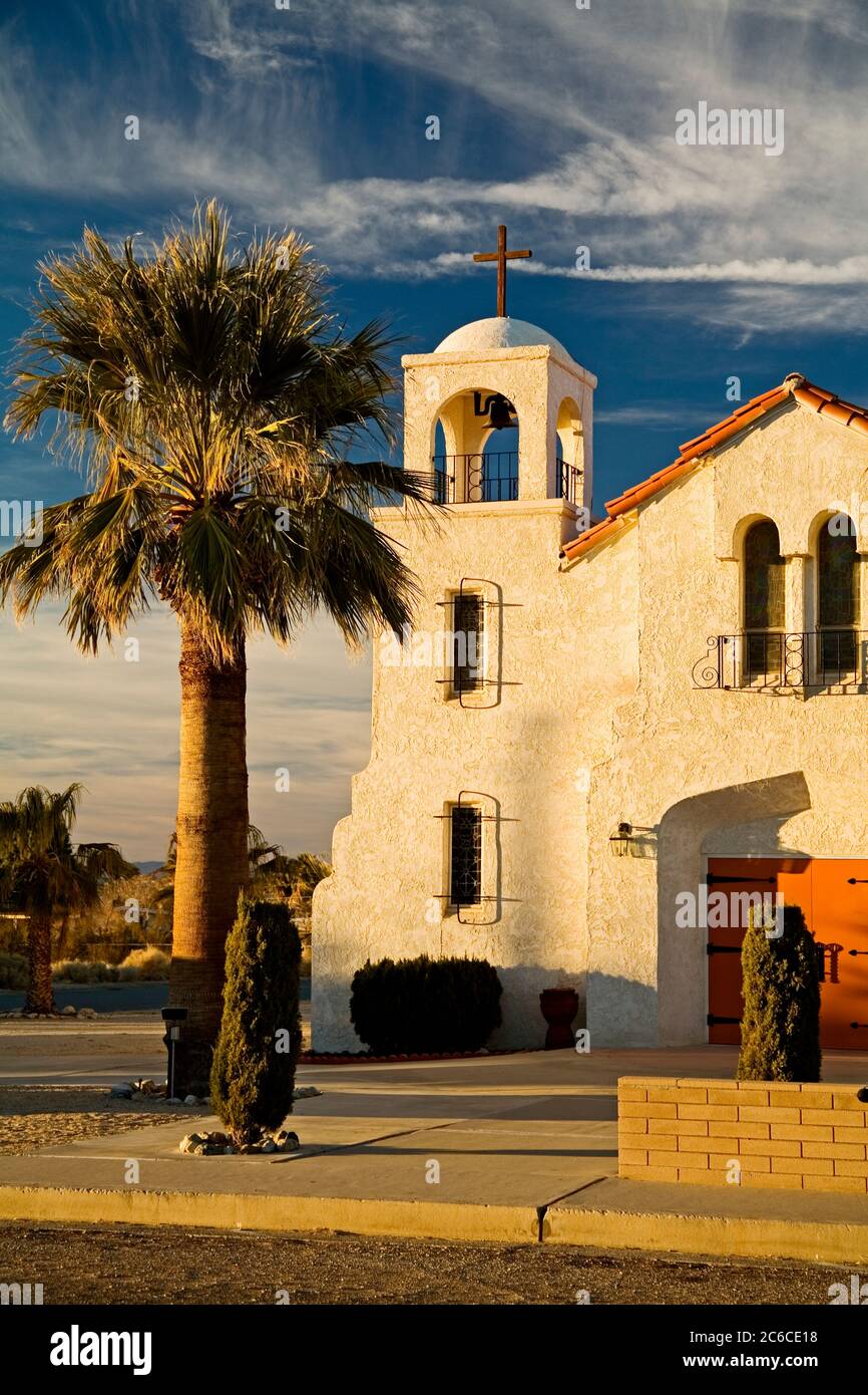 Gesegnetes Sakrament Katholische Kirche, 29 Palms City, Südkalifornien, USA Stockfoto