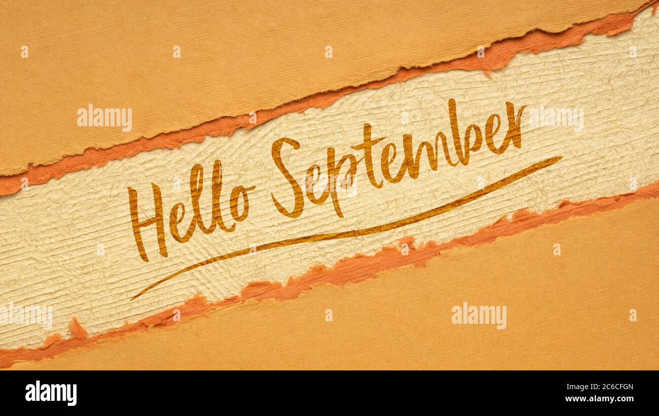 Hallo September Begrüßungsschreiben - handschriftlich auf einem handgefertigten Lappen Papier Stockfoto