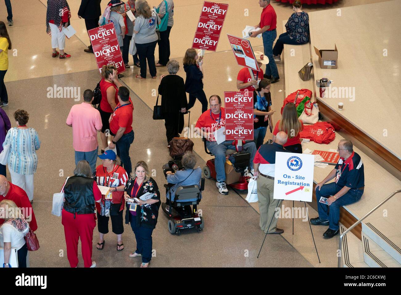 San Antonio, Texas, USA. Juni 2017. Delegierte der Republikanischen Partei Texas nehmen an der dreitägigen RPT State Convention im Juni 2018 in San Antonio Teil. Die für nächste Woche in Houston geplante persönliche Versammlung 2020 wurde aufgrund der Coronavirus-Pandemie abgesagt. Kredit: Bob Daemmrich/ZUMA Wire/Alamy Live Nachrichten Stockfoto