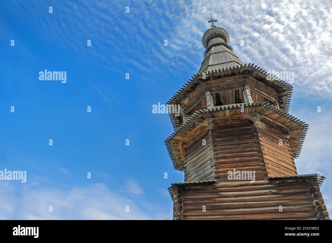Alte russisch-orthodoxe Holzgäuel. Archangelsk Stockfoto
