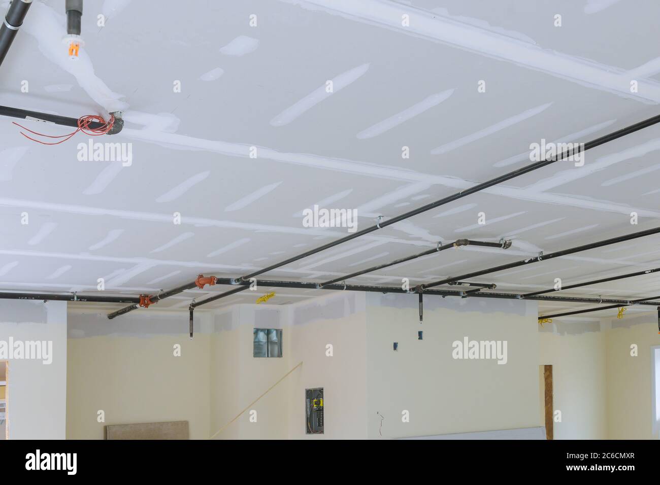 Brandlöschanlage Sprinkler-Melder an der Decke Stockfoto