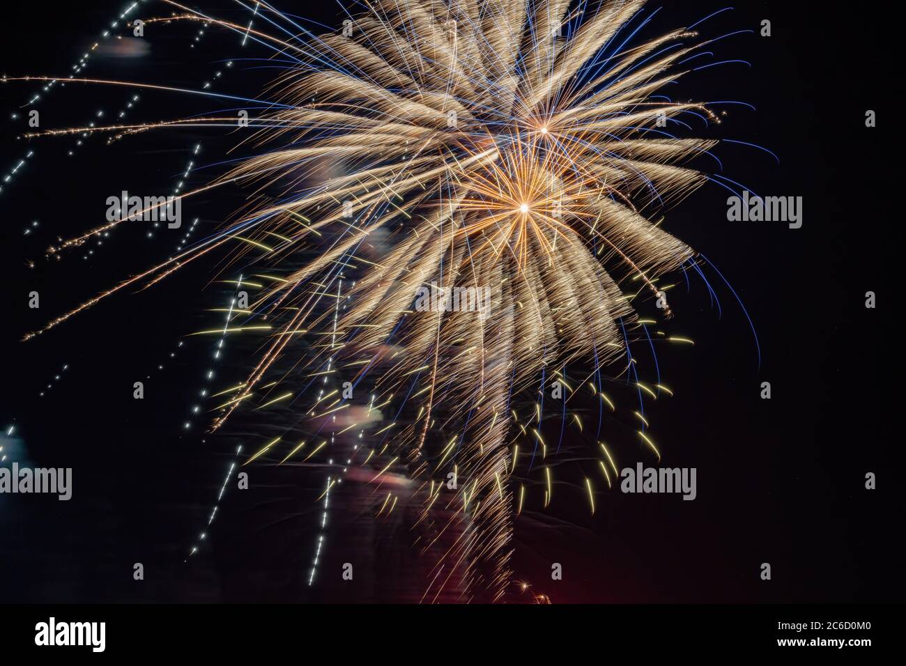 Schönes Feuerwerk vom 4. Juli am Lake Las Vegas, Nevada Stockfoto Schönes Feuerwerk vom 4. Juli am Lake Las Vegas, Nevada Stockfoto