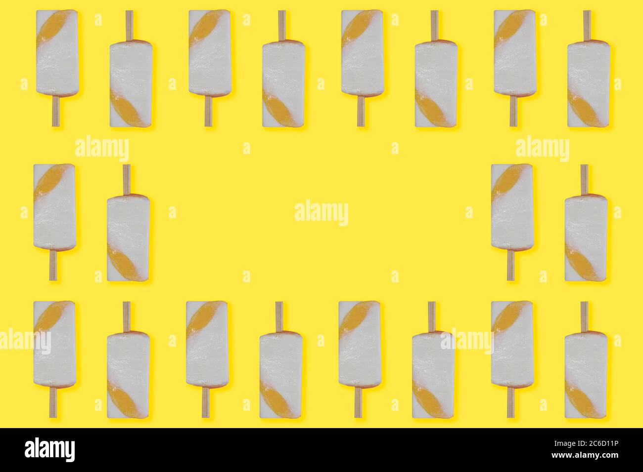 Wiederholte Muster von Mango-Eis. Sommerkonzept Stockfoto