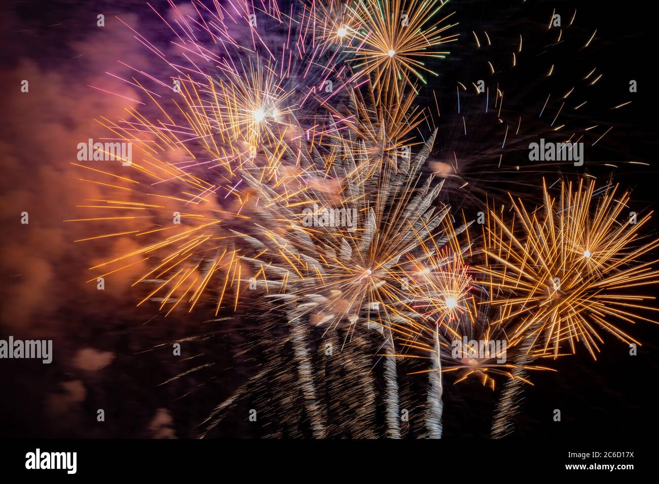 Schönes Feuerwerk vom 4. Juli am Lake Las Vegas, Nevada Stockfoto Schönes Feuerwerk vom 4. Juli am Lake Las Vegas, Nevada Stockfoto