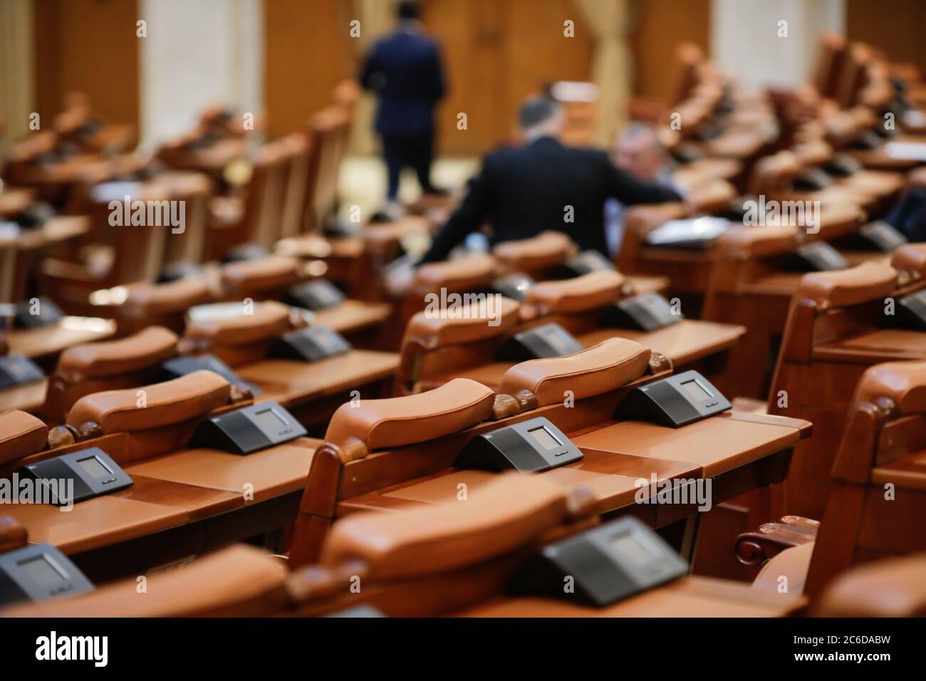 Bukarest / Rumänien - 30. Juni 2020: Elektronisches Abstimmungssystem im Abgeordnetenhaus, im Palast des Parlaments. Stockfoto