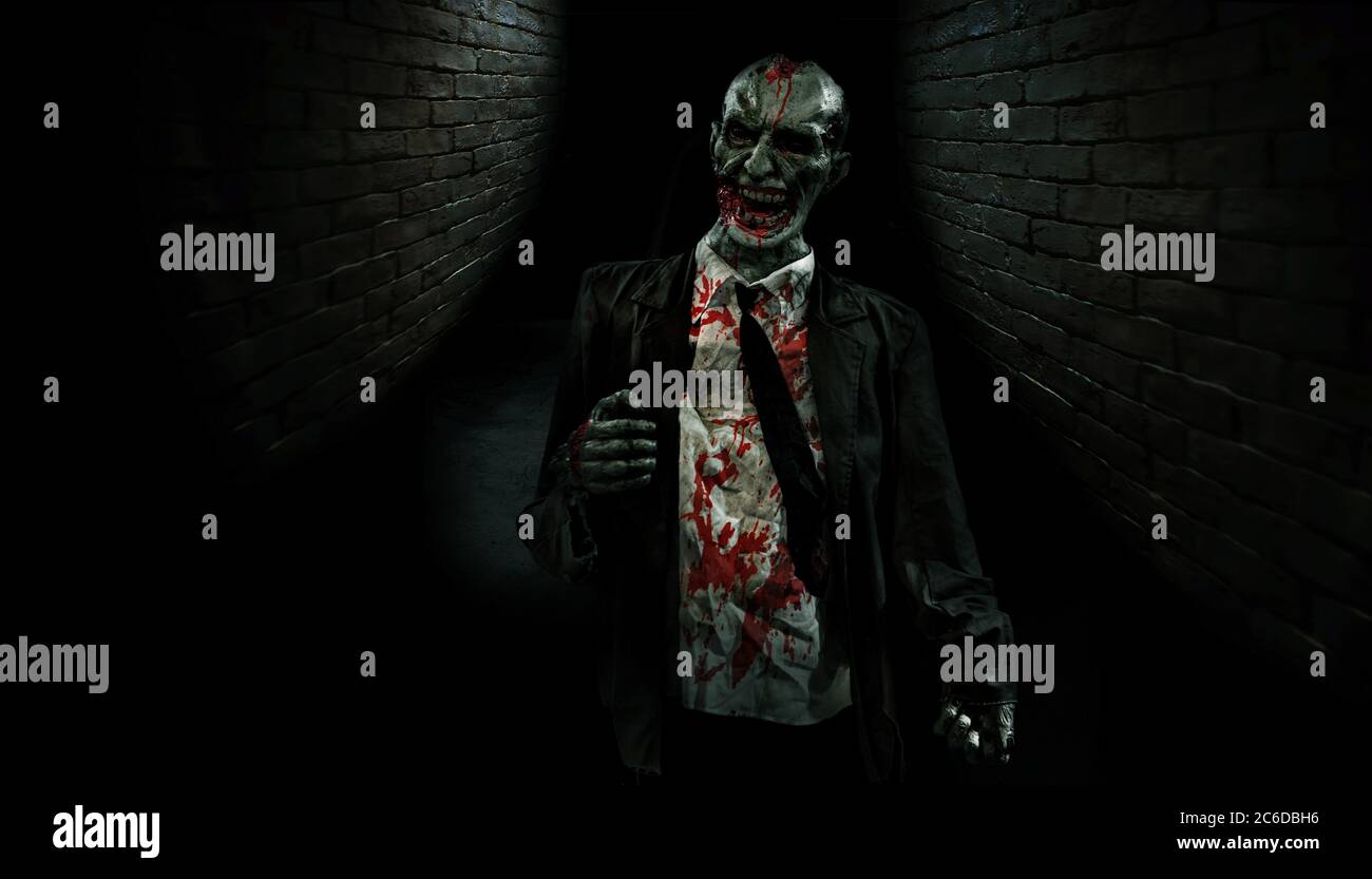 Kunst der Zombie in dunklen Nacht Kino Konzept Kostüm zu Fuß auf der Straße Stockfoto