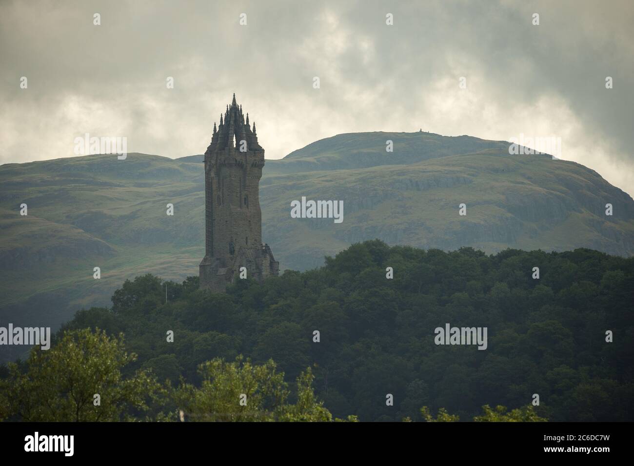 Stirling, Schottland, Großbritannien. Juli 2020. Im Bild: Das Wallace Monument. Mit der Lockdown-Liste möchte Scotlands Tourism nun wieder für Unternehmen öffnen. Quelle: Colin Fisher/Alamy Live News Stockfoto