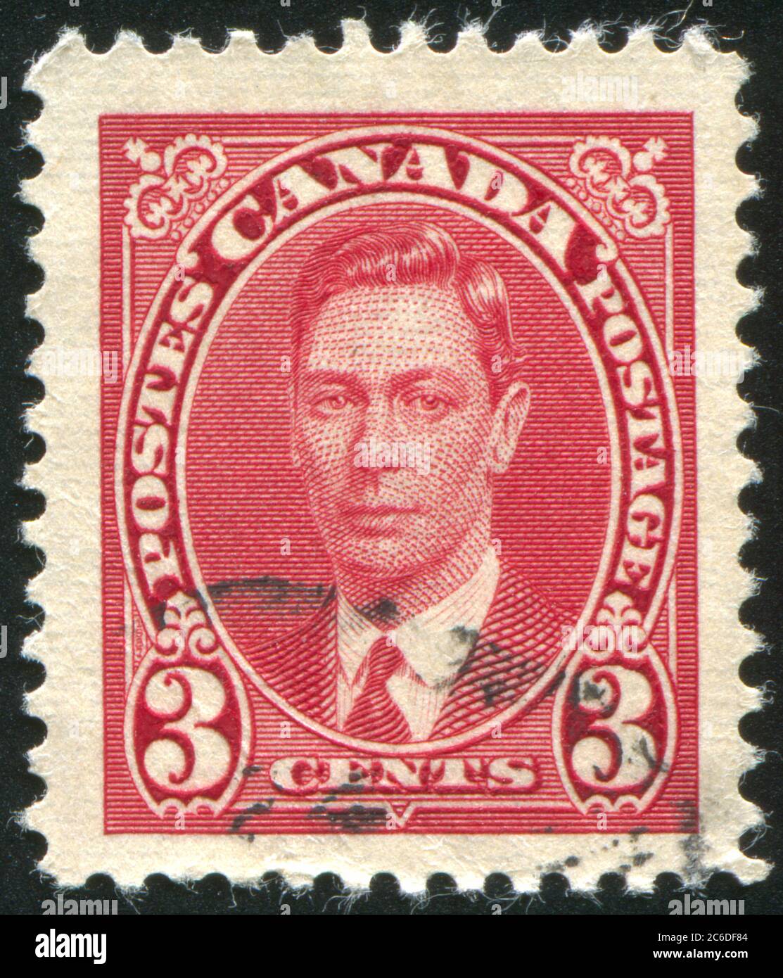 KANADA - UM 1937: Briefmarke gedruckt von Kanada, zeigt George VI, Baumcents, um 1937 Stockfoto