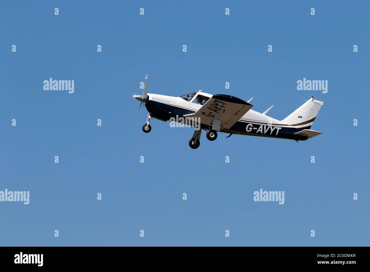 Piper PA-28-10R Cherokee Arrow G-AVYT Stockfoto