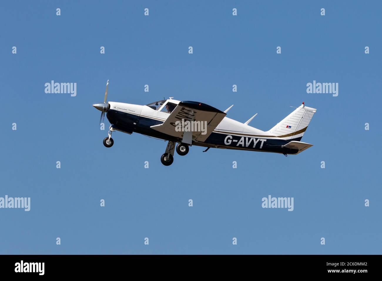Piper PA-28-10R Cherokee Arrow G-AVYT Stockfoto