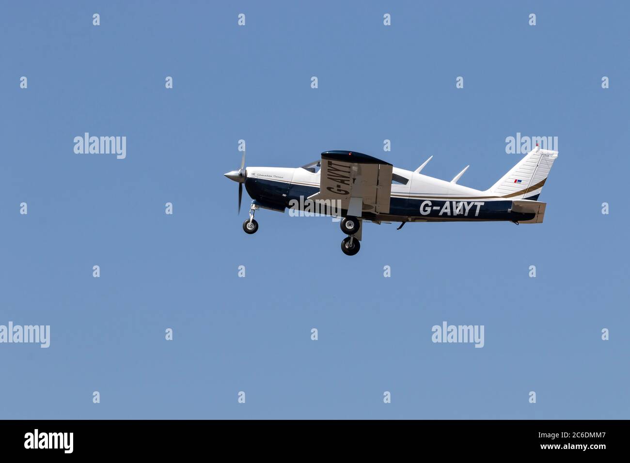 Piper PA-28-10R Cherokee Arrow G-AVYT Stockfoto