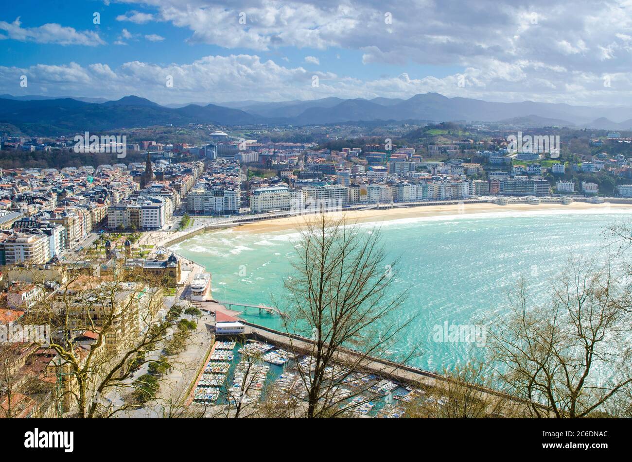 Blick auf die Stadt vom Monte Urgull - San Sebastián, Spanien Stockfoto