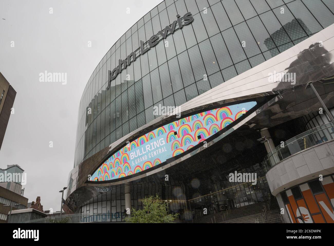 Birmingham, West Midlands, 9. Juli 2020. John Lewis hat angekündigt, dass acht Geschäfte nicht wieder eröffnet werden, darunter auch der Grand Central-Flagship-Store in Birmingham, der erst im September 2015 im Rahmen einer großen Umgestaltung der New Street Station in Höhe von 600 Millionen Pfund eröffnet wurde. Das Geschäft wurde als großer Erfolg im JL-Geschäft angesehen. Quelle: Stop Press Media/Alamy Live News Stockfoto