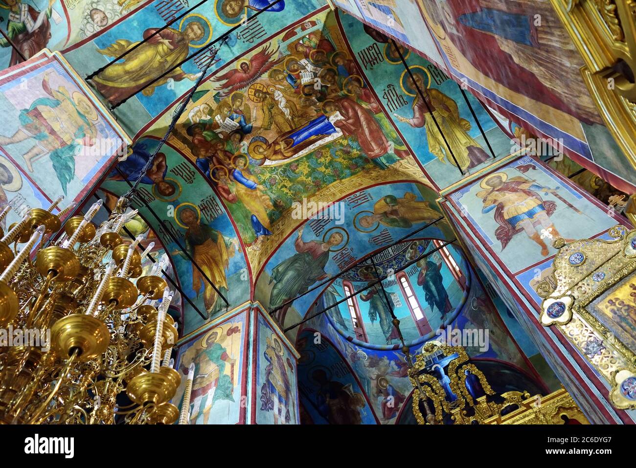 SERRGIEV POSAD, RUSSLAND - Okt 16, 2015: Innenraum der Mariä Himmelfahrt-Kathedrale um 15. Jahrhundert. Meisterwerk der alten russischen Kunst Stockfoto