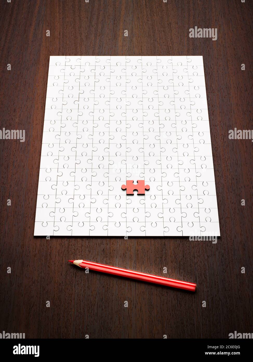Malstift von Puzzle und roten Puzzle-Stück Stockfoto
