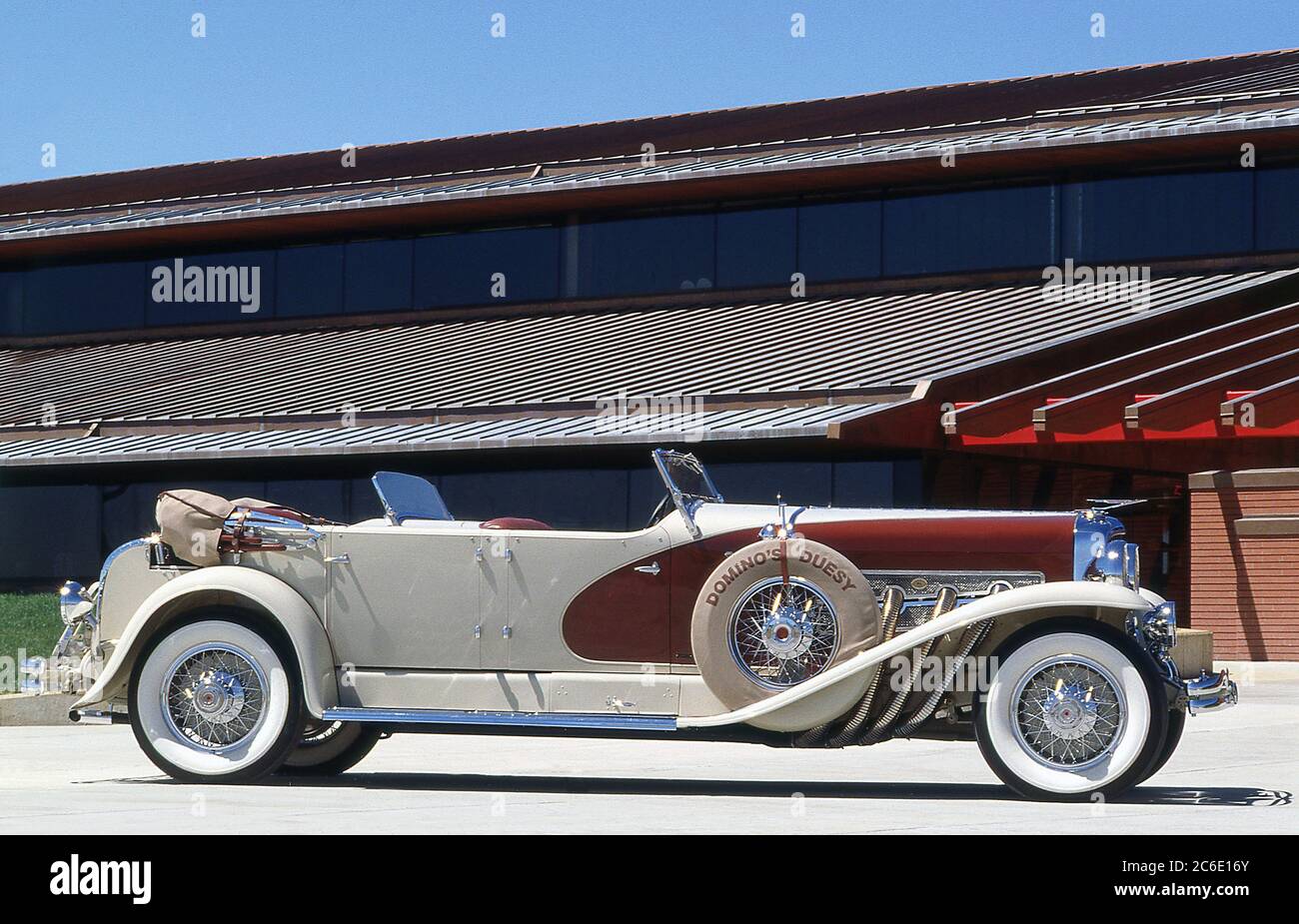 1934 Duexenberg ( Domino;s Duesy) vor dem Domino's Classic Car Museum in Ann Arbor Michigan 1988 Stockfoto