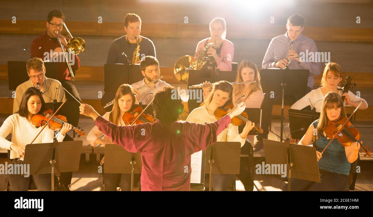 Führende Orchester Dirigent Stockfoto
