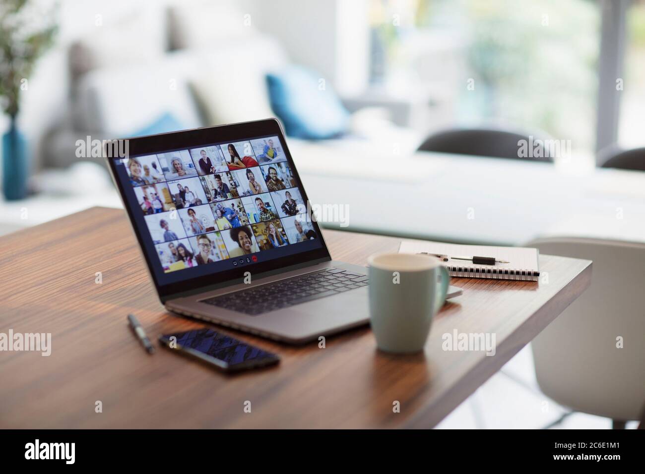 Videokonferenzen für Kollegen auf dem Laptop-Bildschirm Stockfoto
