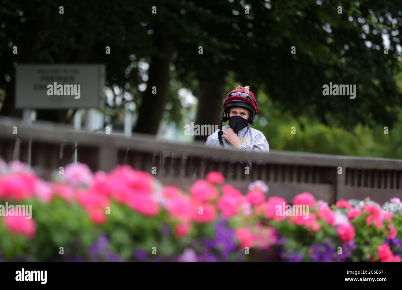 Jockey Ryan Moore während des ersten Tages des Moet and Chandon July Festivals auf der Newmarket Racecourse. Stockfoto