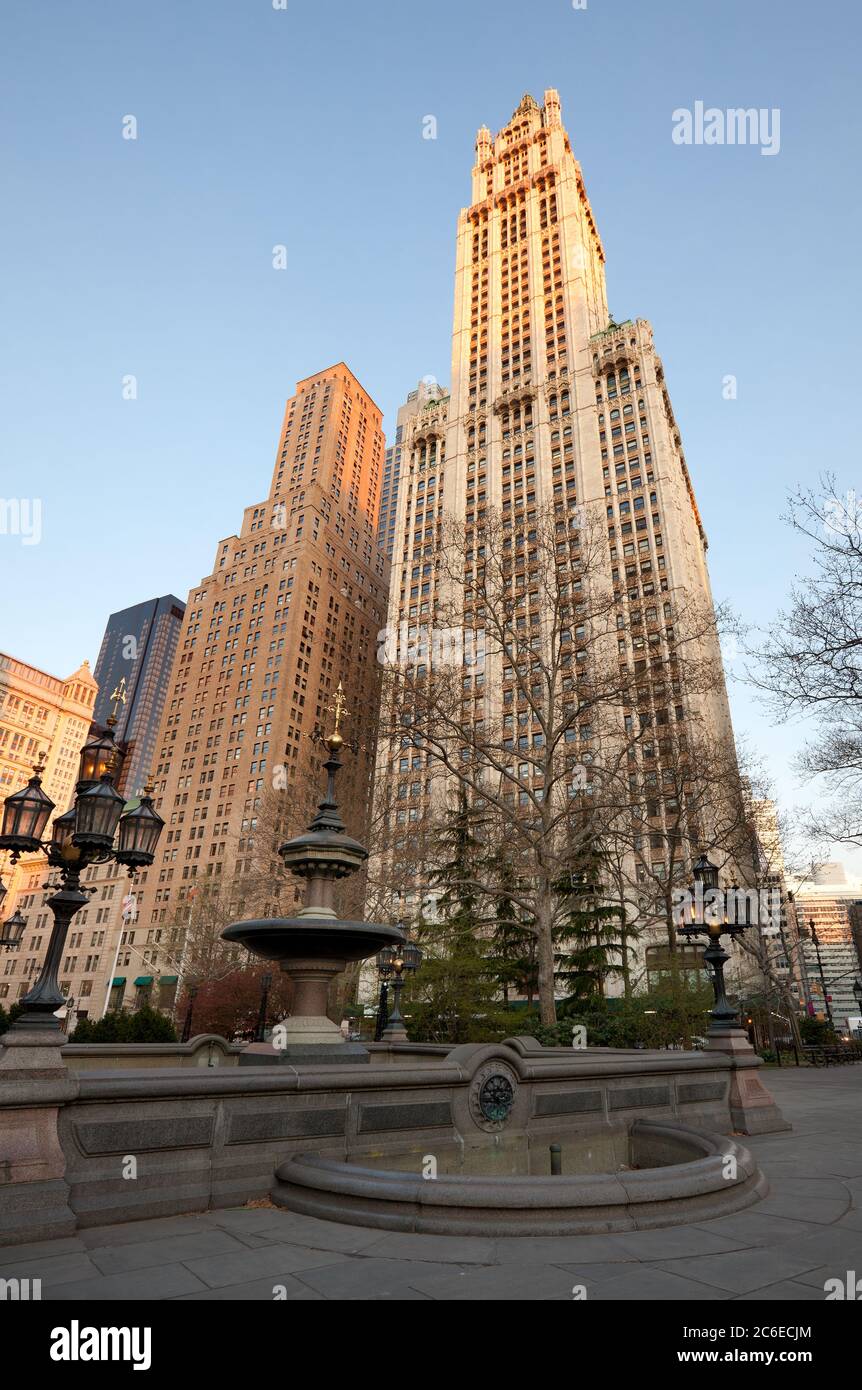 Skyline der Stadt vom City Hall Park im Tribeca-Viertel, Manhattan, New York City, USA Stockfoto