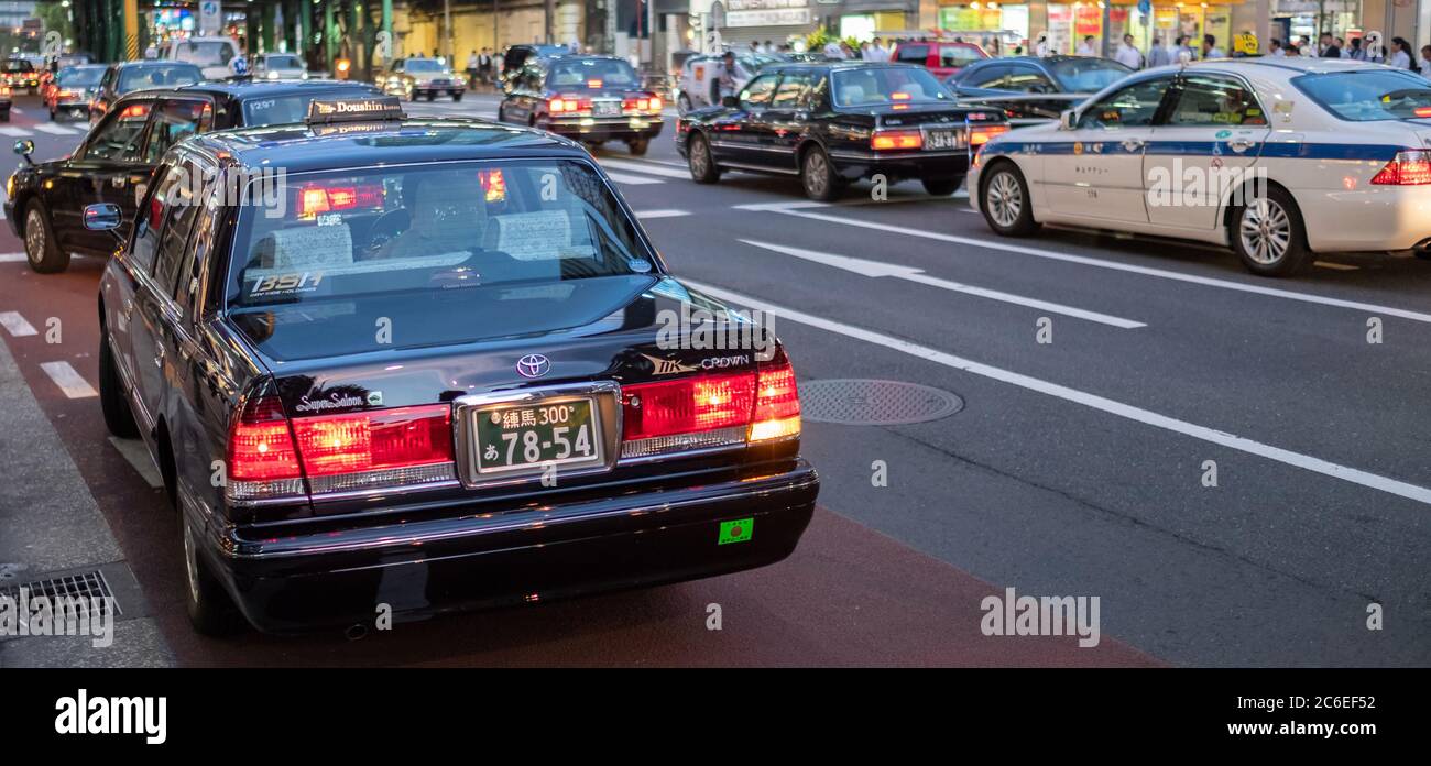 Tokyo City Taxi in Shibuya Straße bei Nacht, Tokio, Japan Stockfoto