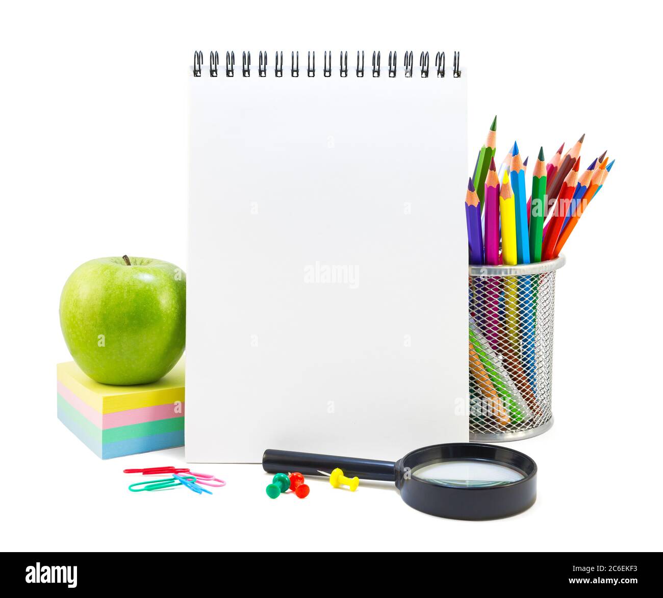 Schulpapier auf weißem, schulischem Hintergrund Stockfoto