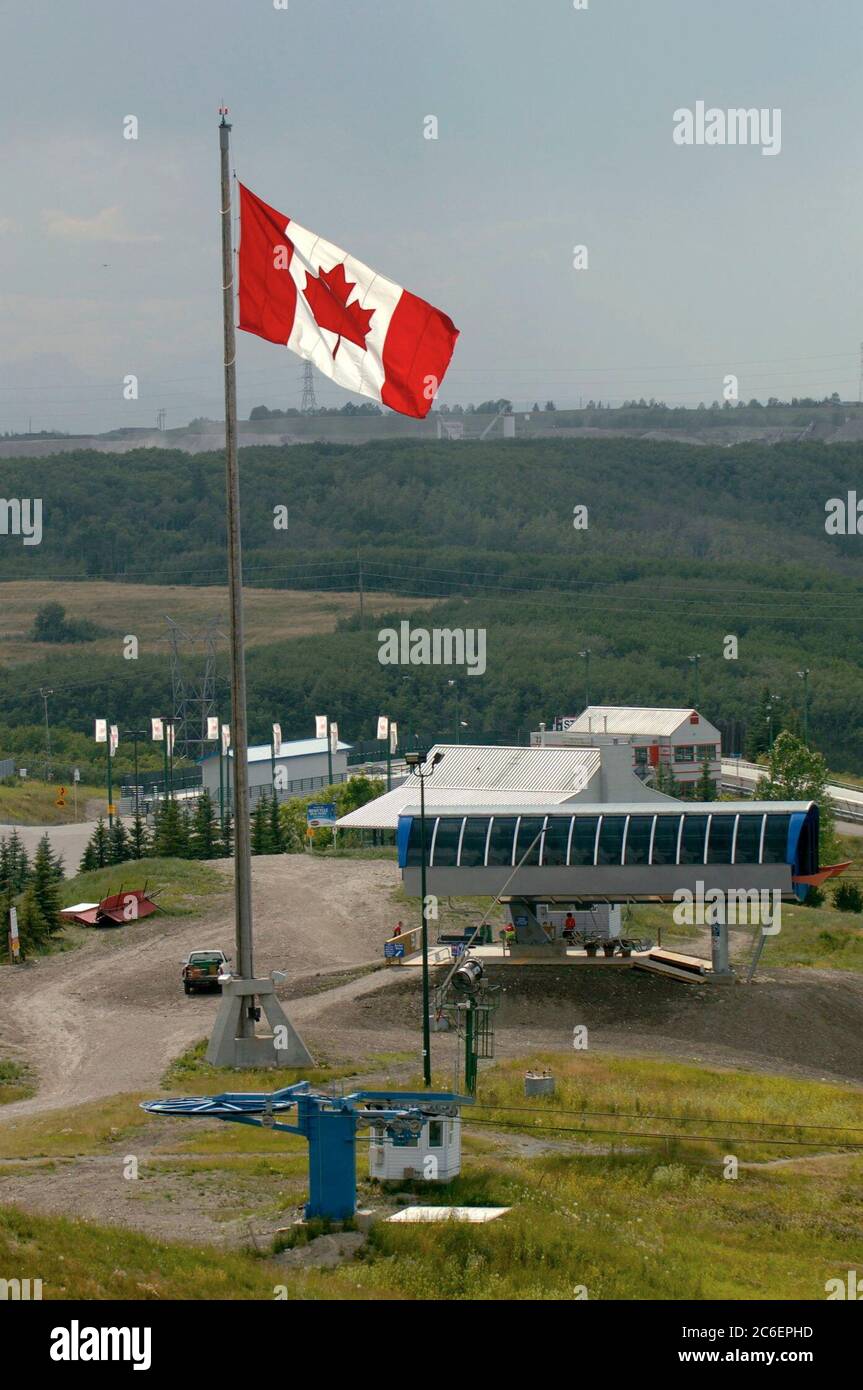 Calgary, Alberta KANADA 27. Juli 2005: Canada Olympic Park mit der Spitze des Sessellifts, der von der 90 Meter hohen Sprungschanze nach Westen zeigt. ©Bob Daemmrich Stockfoto