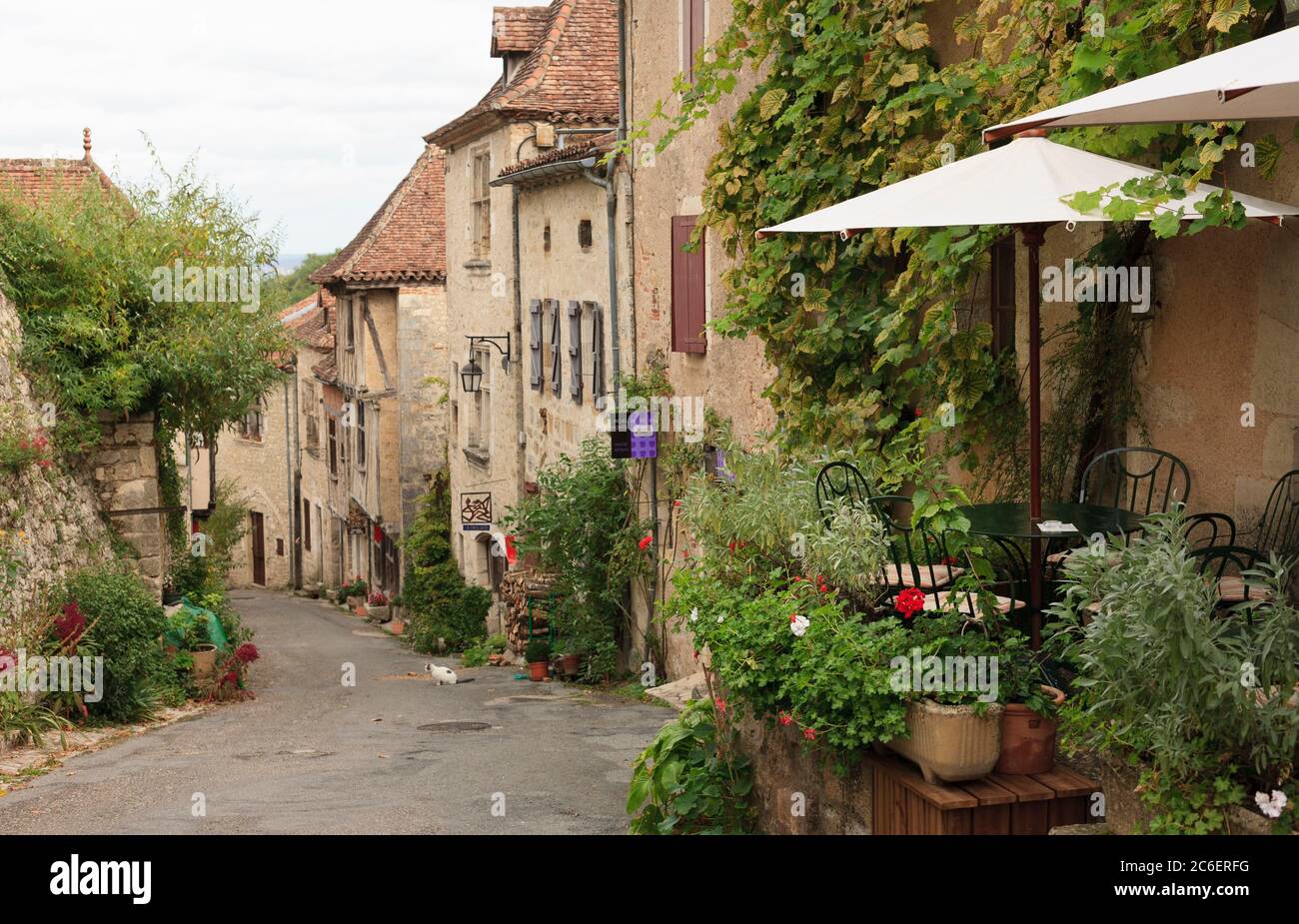 Alte cliffside Stadt, ein Mitglied der "schönsten Dörfer Frankreichs", Saint-Cirq-Lapopie, Frankreich Stockfoto