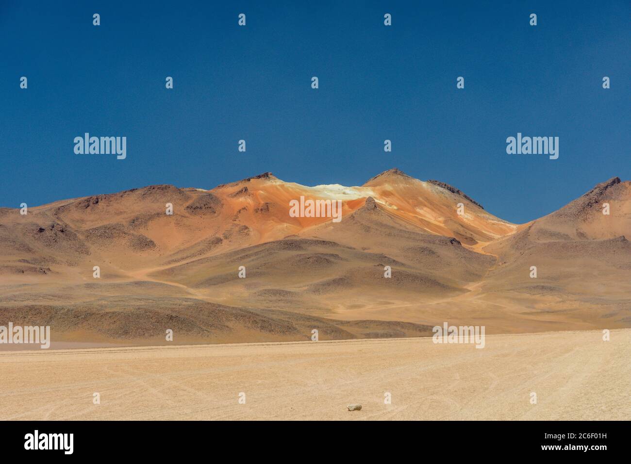 Mount Nelly bei Desierto Salvador Dali im Reserva Nacional de Fauna Andina Eduardo Avaroa in den Anden in Bolivien Stockfoto