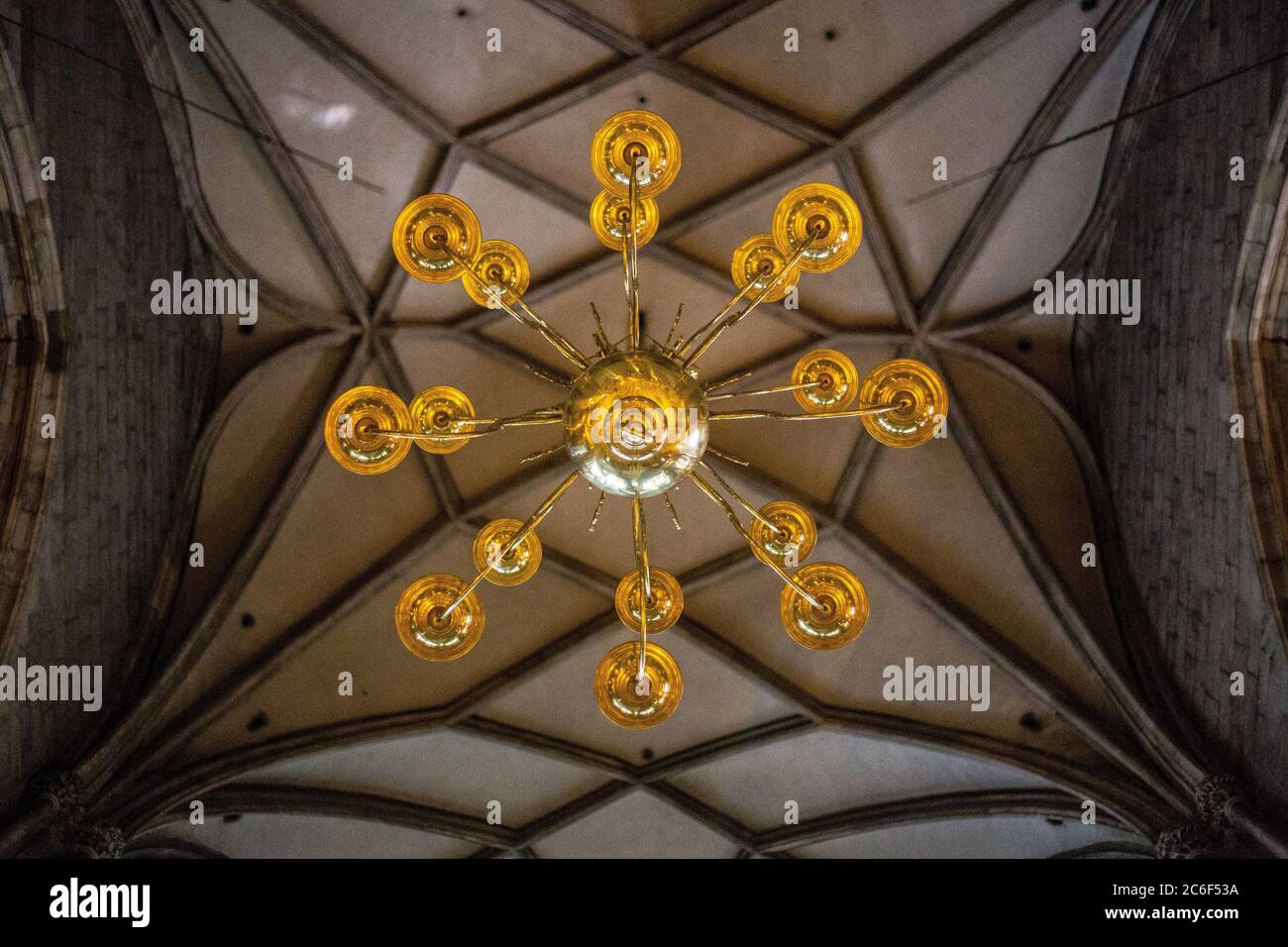 Wien, Österreich - 6. März 2017: Blick auf eine Decke des Stephansdoms in der Wiener Altstadt Stockfoto
