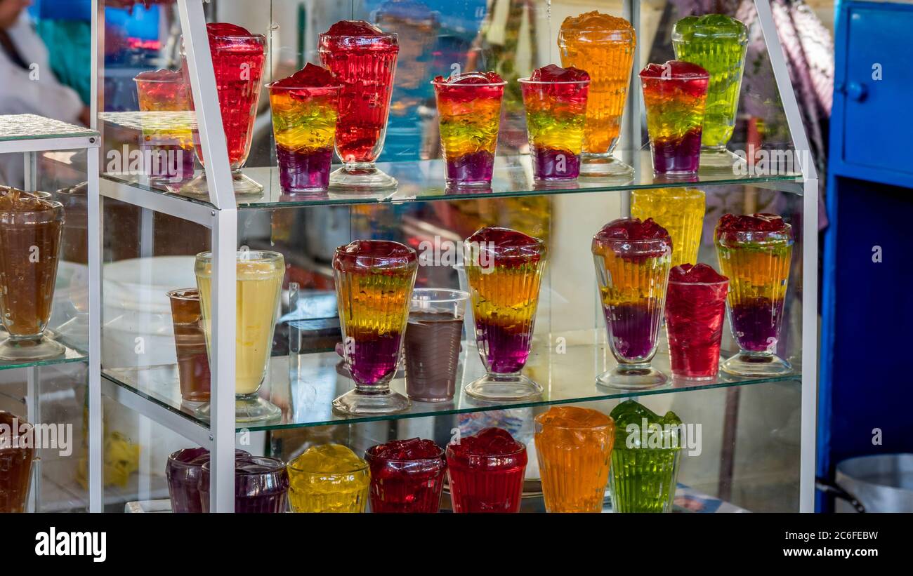 Bunte süße Gelee auf einem Lebensmittelmarkt in cusco peru Stockfoto