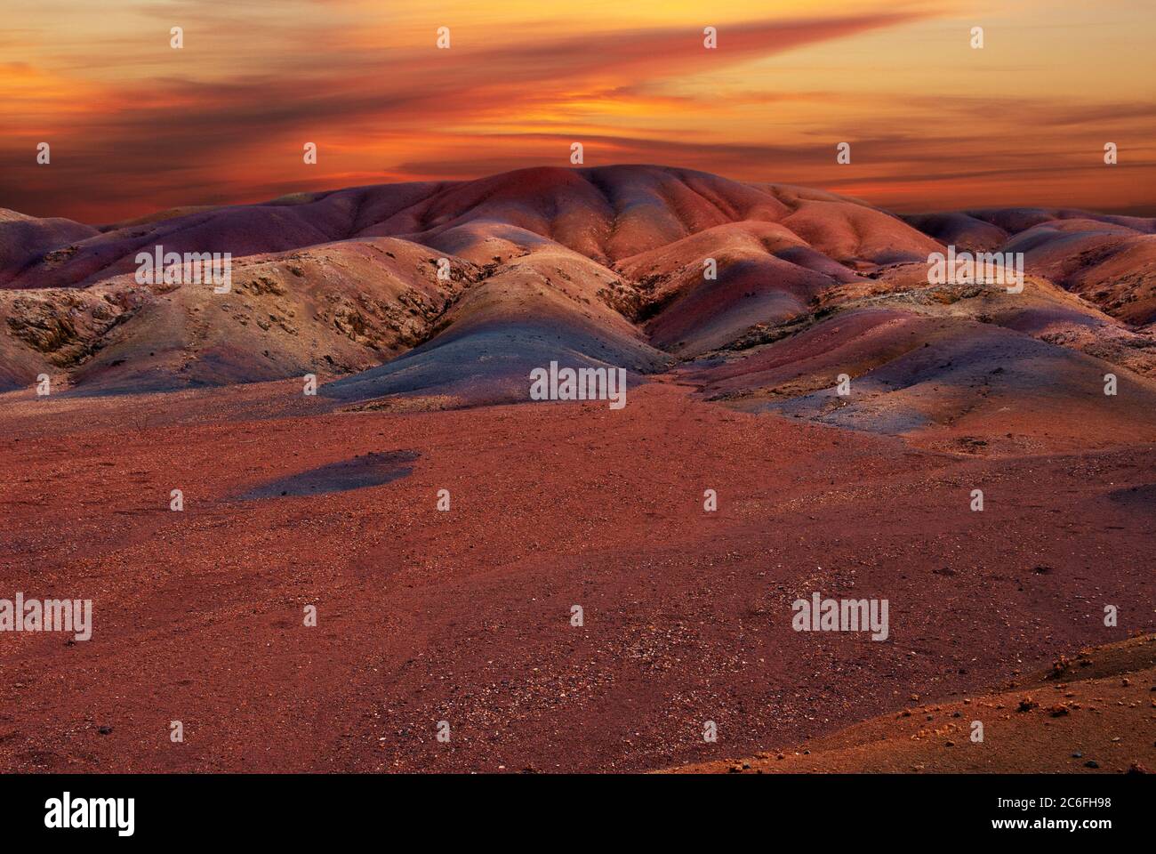 Die sieben farbigen Erden sind eine geologische Formation auf der Chamarel Ebene in Mauritius. Sie bildeten sich aus der Zersetzung des vulkanischen Gesteins. Stockfoto