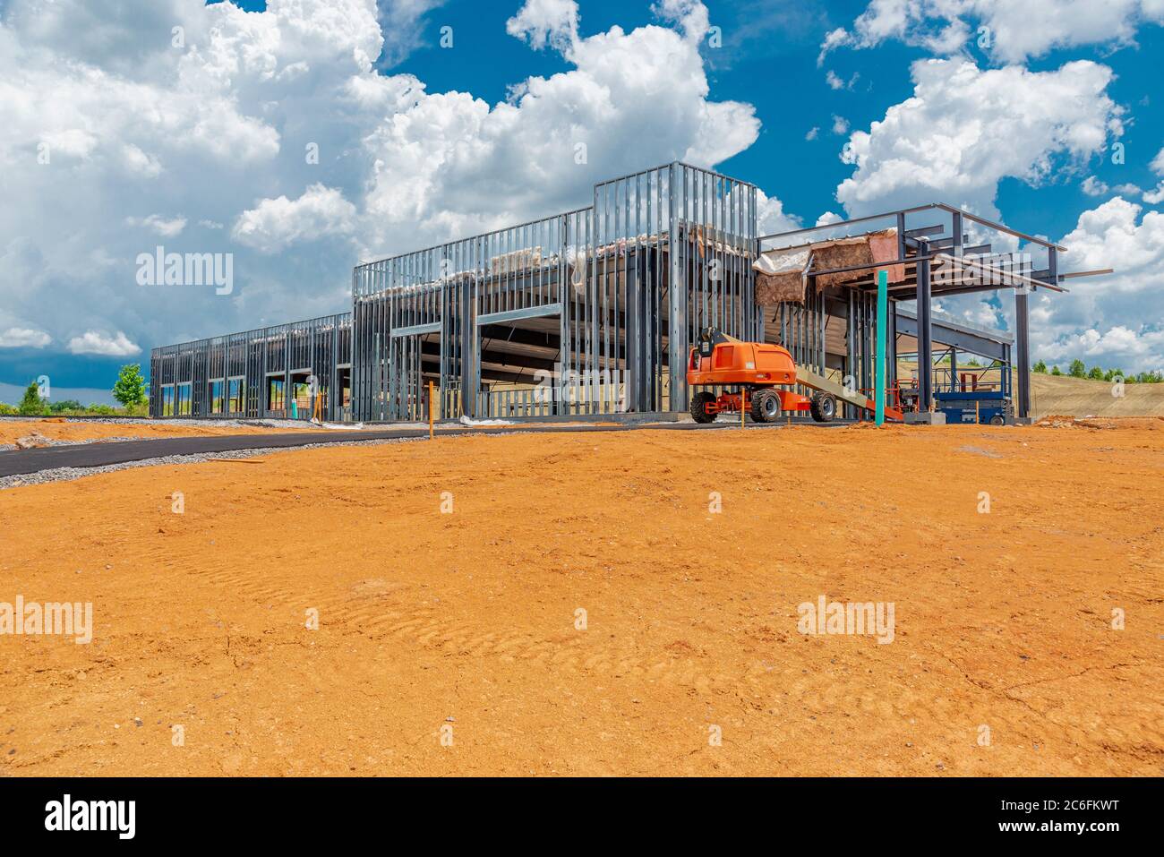 Horizontale Aufnahme einer kommerziellen Baustelle mit Kopierplatz. Stockfoto