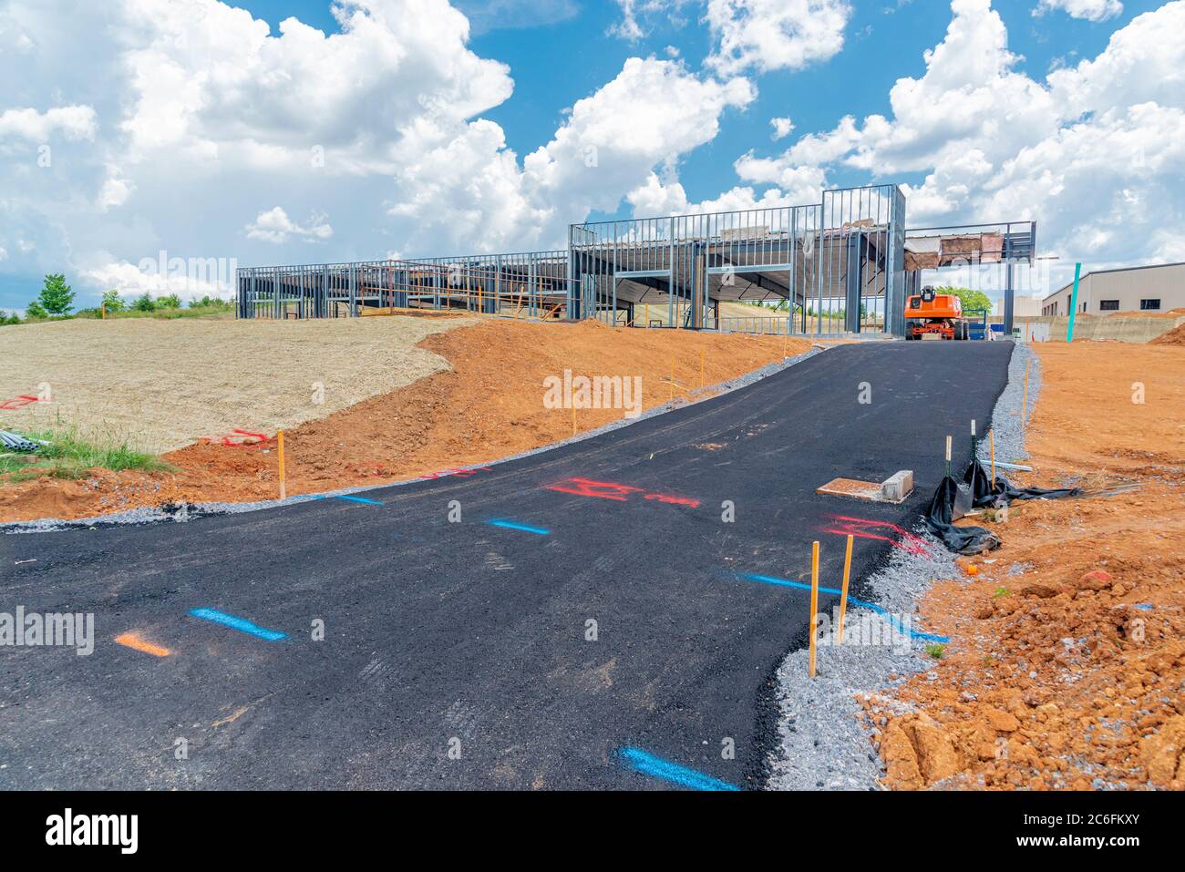 Horizontale Aufnahme einer Baustelle für einen neuen Gewerbekomplex. Stockfoto