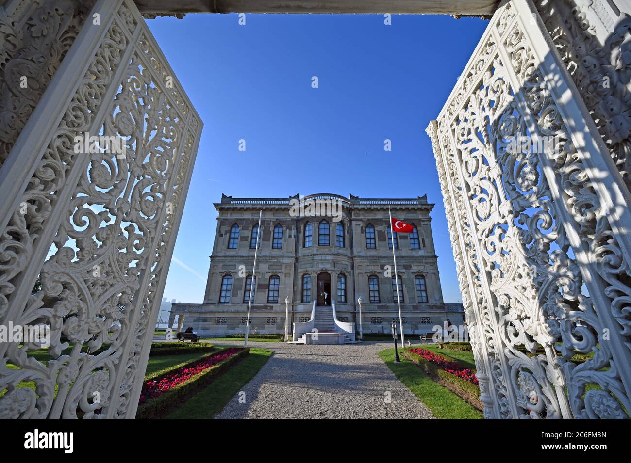 Zeitgenössische Gebäude Kucuksu Pavillon, die ein 19. Jahrhundert Osmanisches Reich Ära Sommer-und Jagdpalast in Bosporus ist. Stockfoto