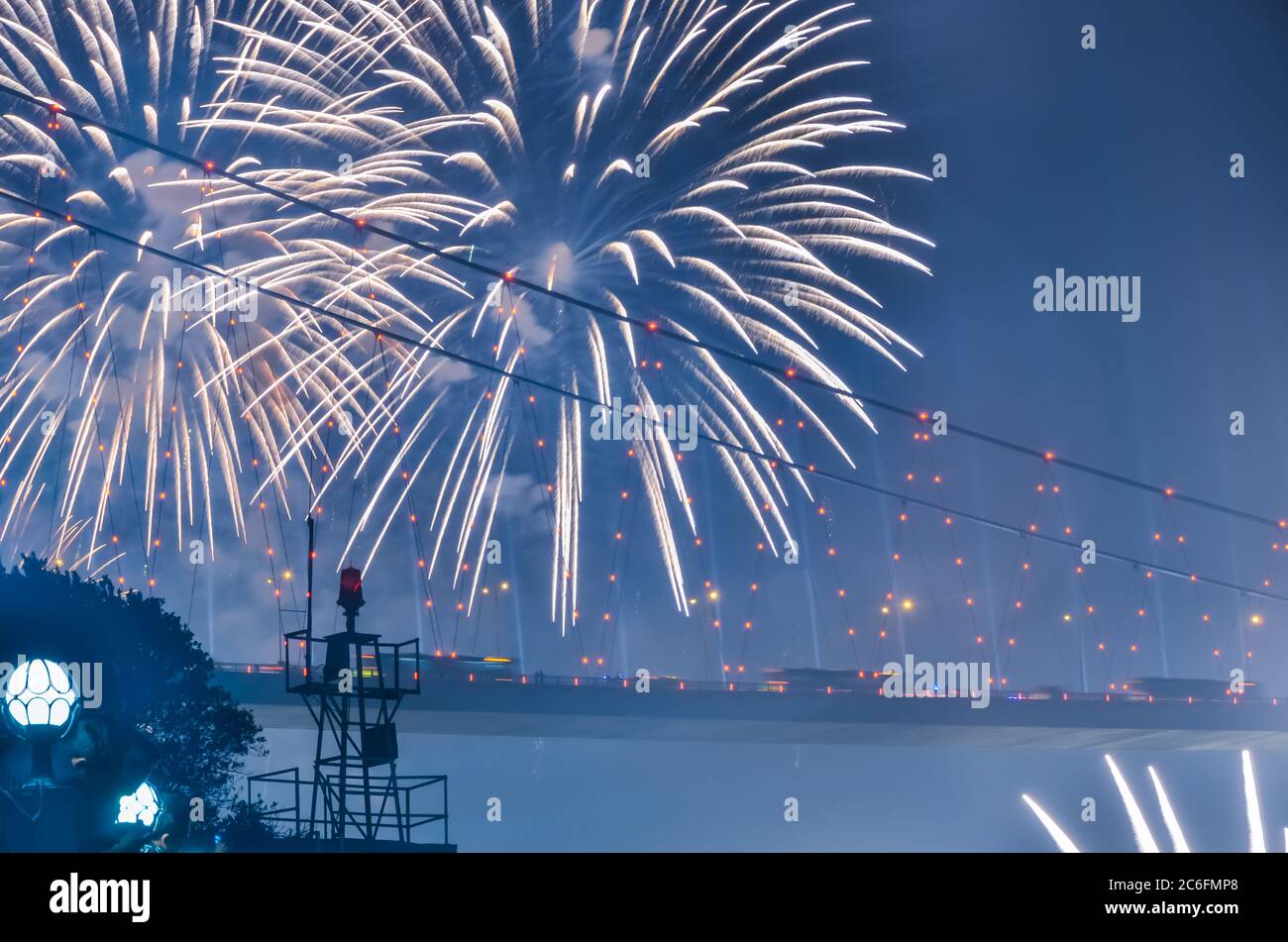 Jubiläumsfeiern der republik Türkei auf dem Bosporus. Stockfoto