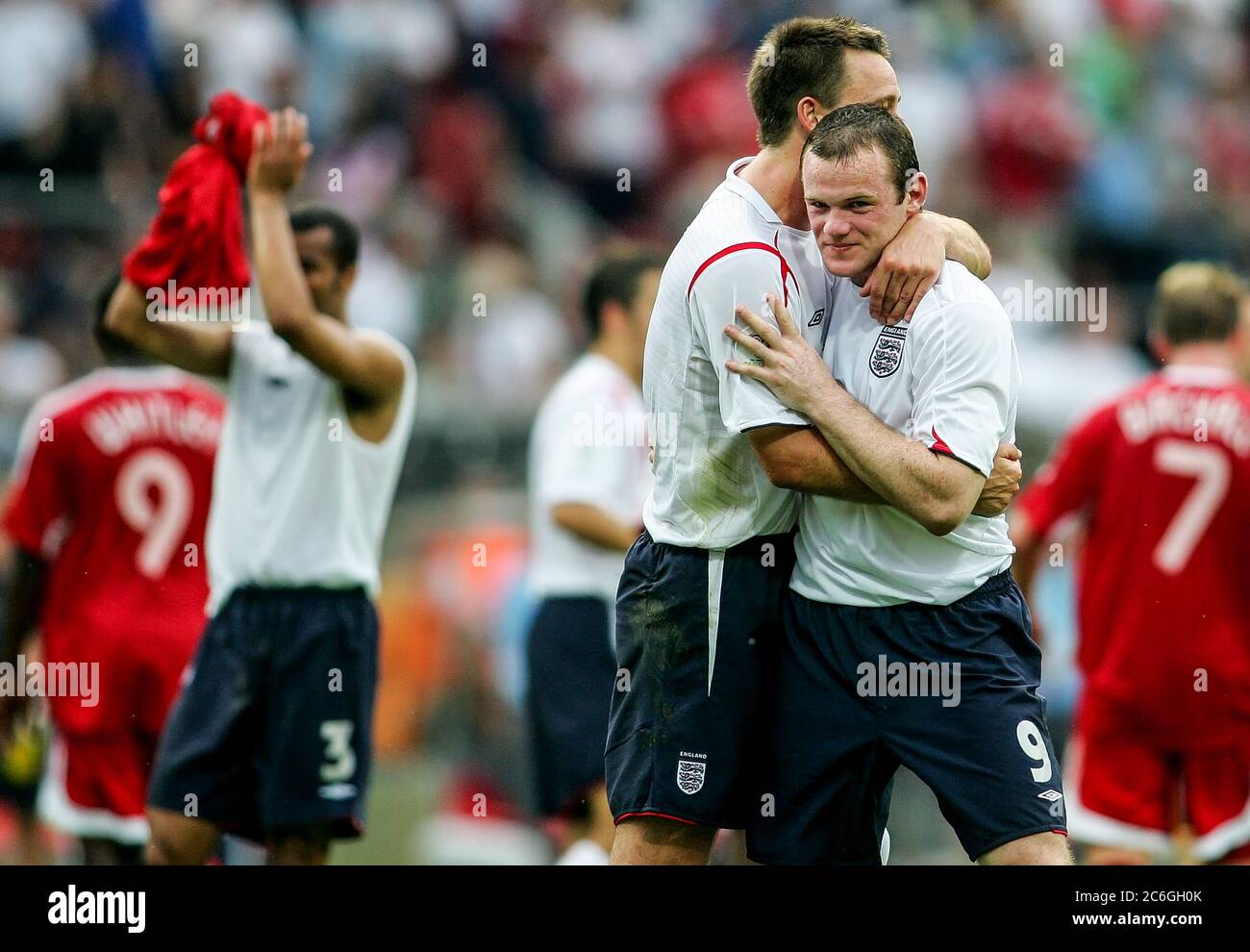 Peter Crouch und Wayne Rooney nach einem Spiel für England bei der FIFA Fußball-Weltmeisterschaft 2006 Stockfoto