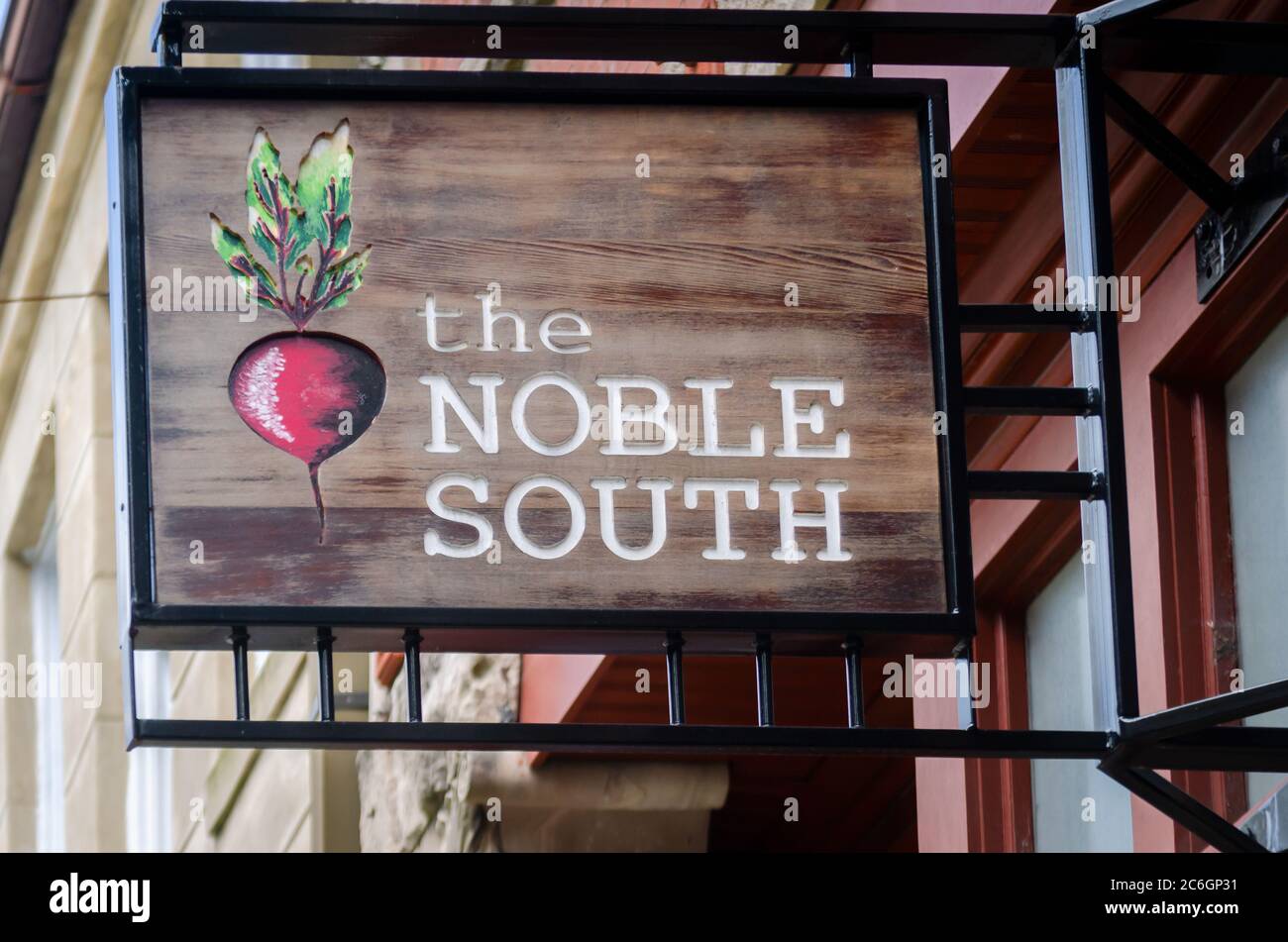 Das Noble South Restaurant Schild ist abgebildet, 3. Juli 2020 in Mobile, Alabama. Das Restaurant in der Dauphin Street serviert südliche Küche. Stockfoto