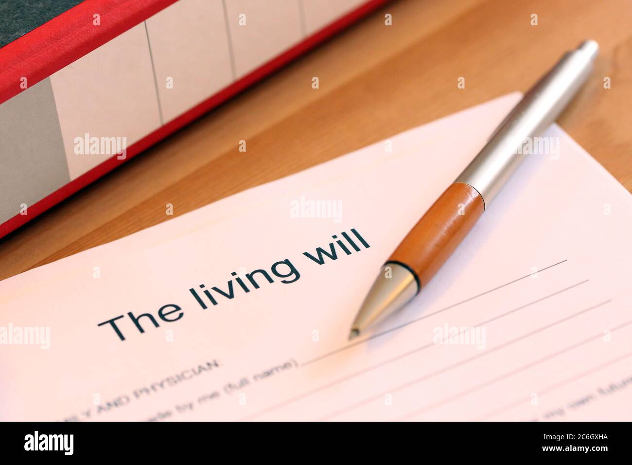 Symbolbild: Leere Form des lebenden Willens auf einem Schreibtisch Stockfoto