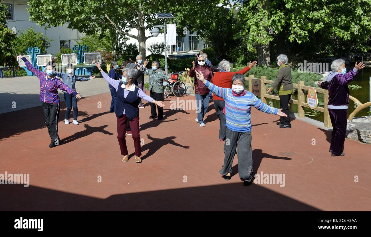 Altere Menschen Tanzen Stockfotos Und Bilder Kaufen Alamy