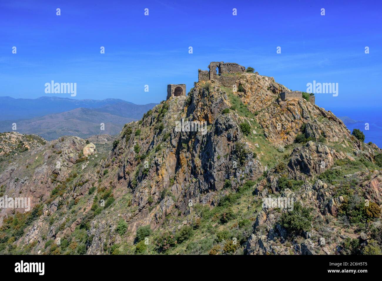 Ruinen des Schlosses Sant Salvador (Alt Emporda, Katalonien, Spanien) Stockfoto