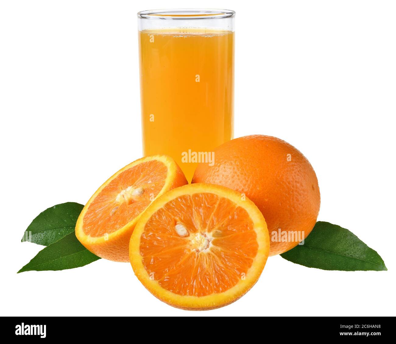 Frischer Orangensaft auf weißem Hintergrund. Stockfoto
