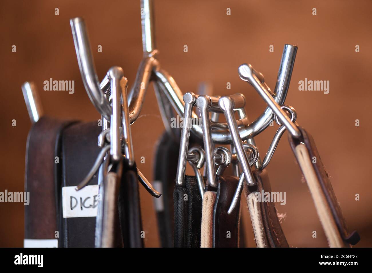 Reiten Polo Ausrüstung Stiefel, Steigbügel Halfter, Bits, Hüte, tack, Schlägel Polo Schlägel Stockfoto