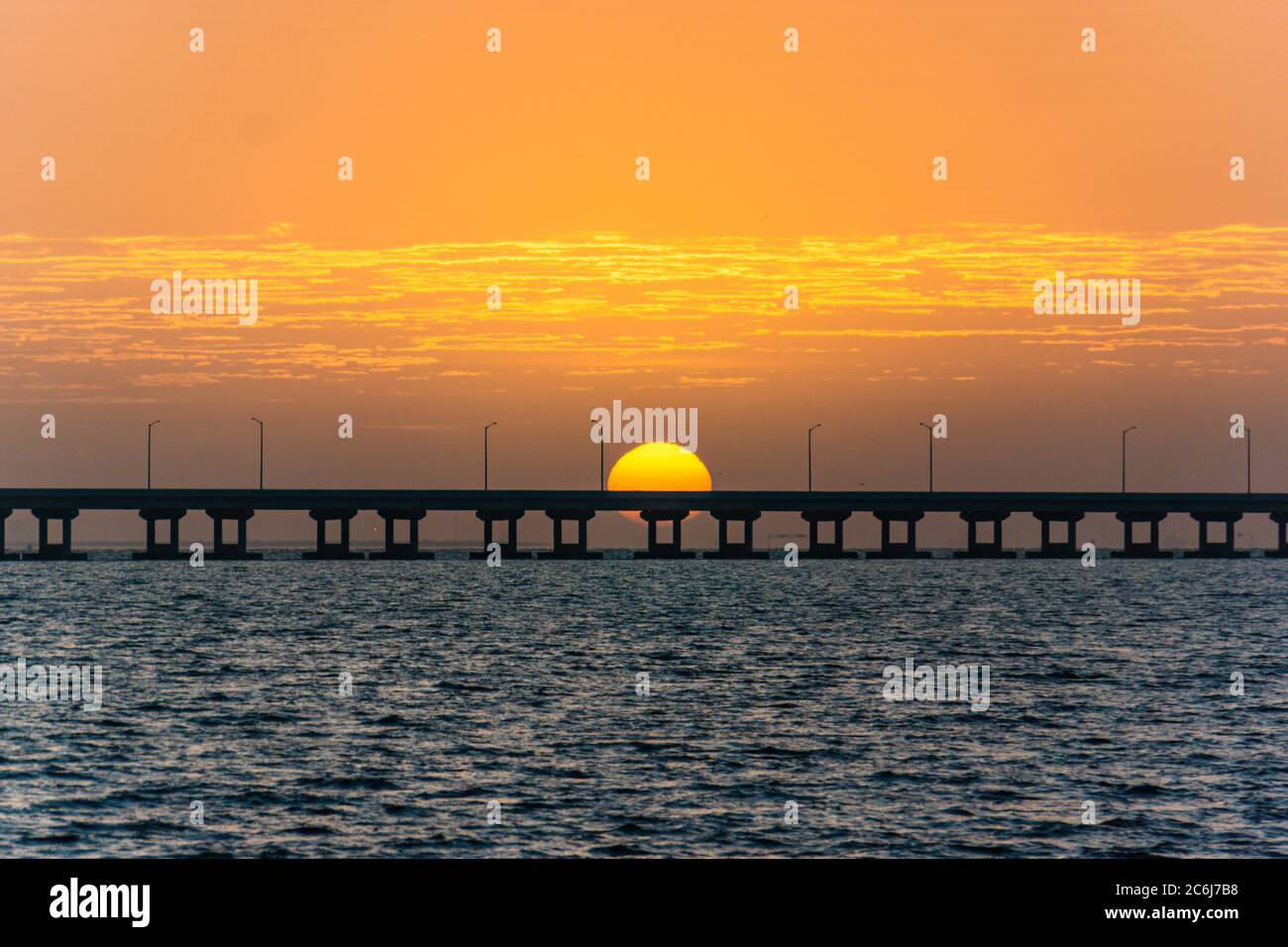 Sonne geht auf der Tampa Bay in Florida auf Stockfoto