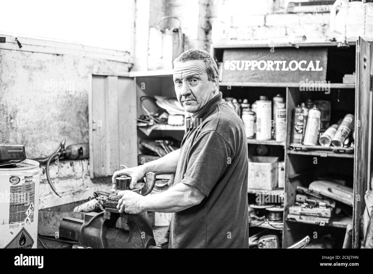 Darren Wasley - Auto Mechaniker und Garage Besitzer. Kleines Unternehmen in St. Briavels, Forest of Dean, Gloucestershire. Stockfoto