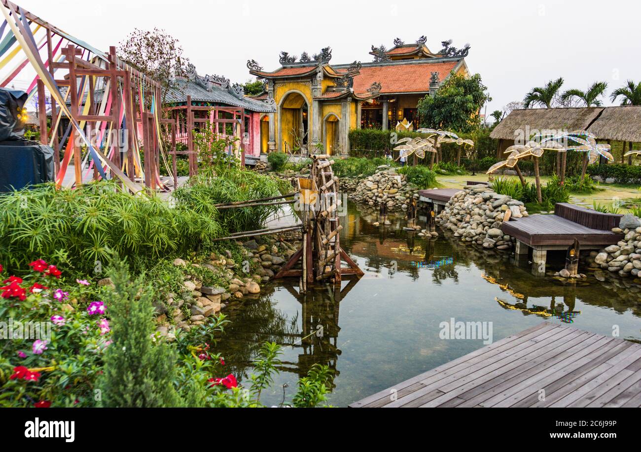 Szenen und Gärten im kürzlich eröffneten Hoi an Impression Theme Park Stockfoto
