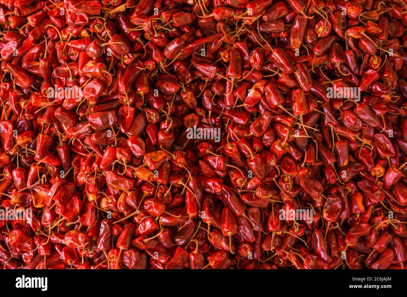 Getrocknete rote Paprika zum Verkauf im Freiluftmarkt Stockfoto