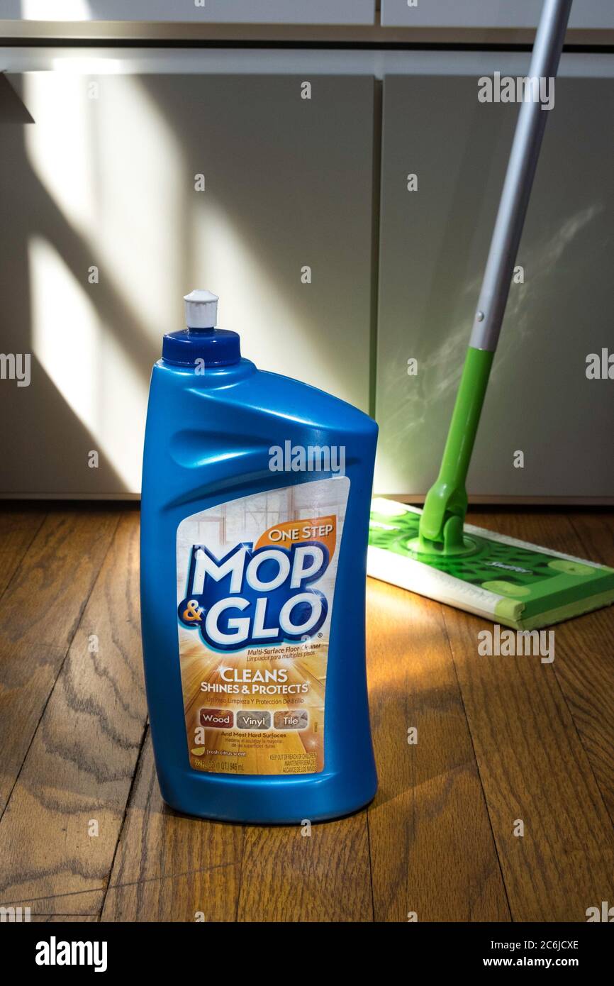 Mop Glo ist ein Bodenreiniger mit mehreren Oberflachen USA Stockfotografie Alamy