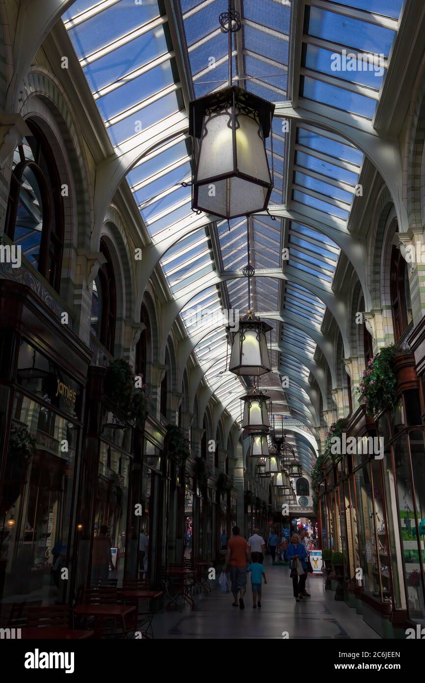 Royal Arcade ein schönes Jugendstil-Design eröffnet im Jahr 1899. Norwich, Norfolk, Großbritannien - 22. August 2015 Stockfoto